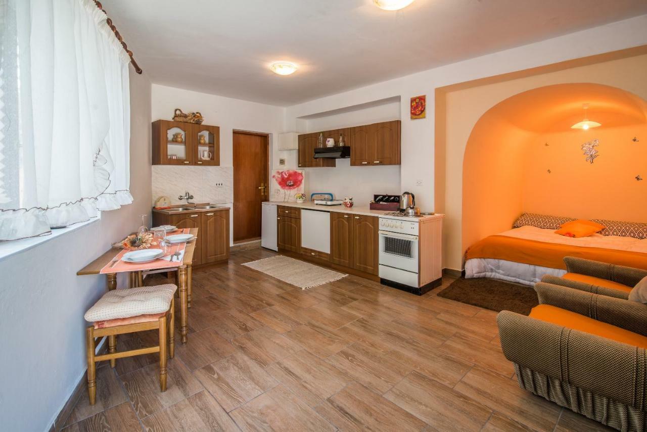 Apartmani Marija Malinska Exterior foto