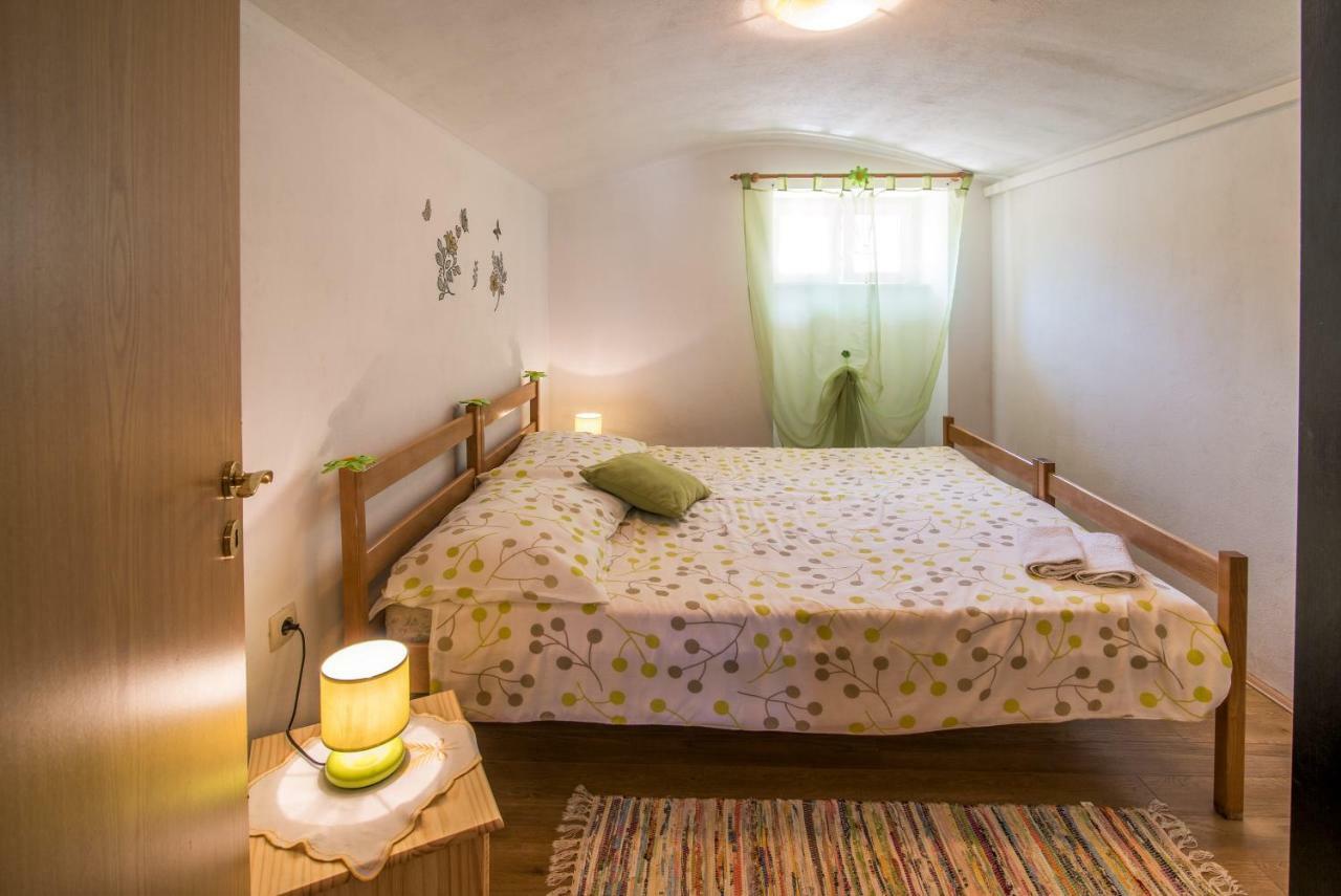 Apartmani Marija Malinska Exterior foto