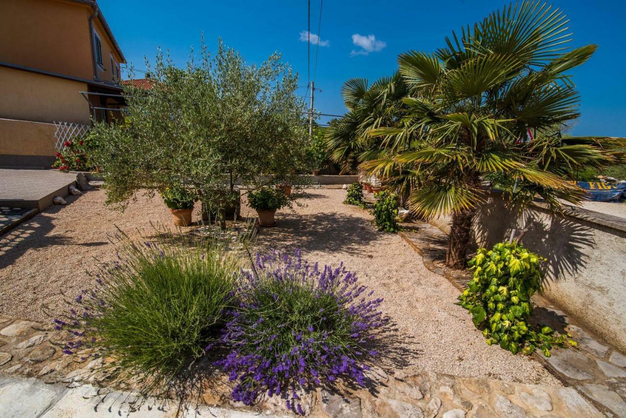 Apartmani Marija Malinska Exterior foto
